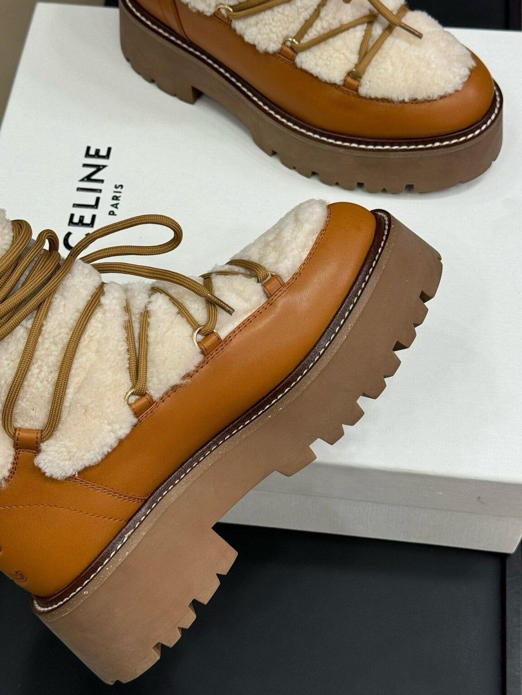 Celine S24 Kürklü ve Dana Derisinden Kalın Bağcıklı Bot - Glimmer of Luxury
