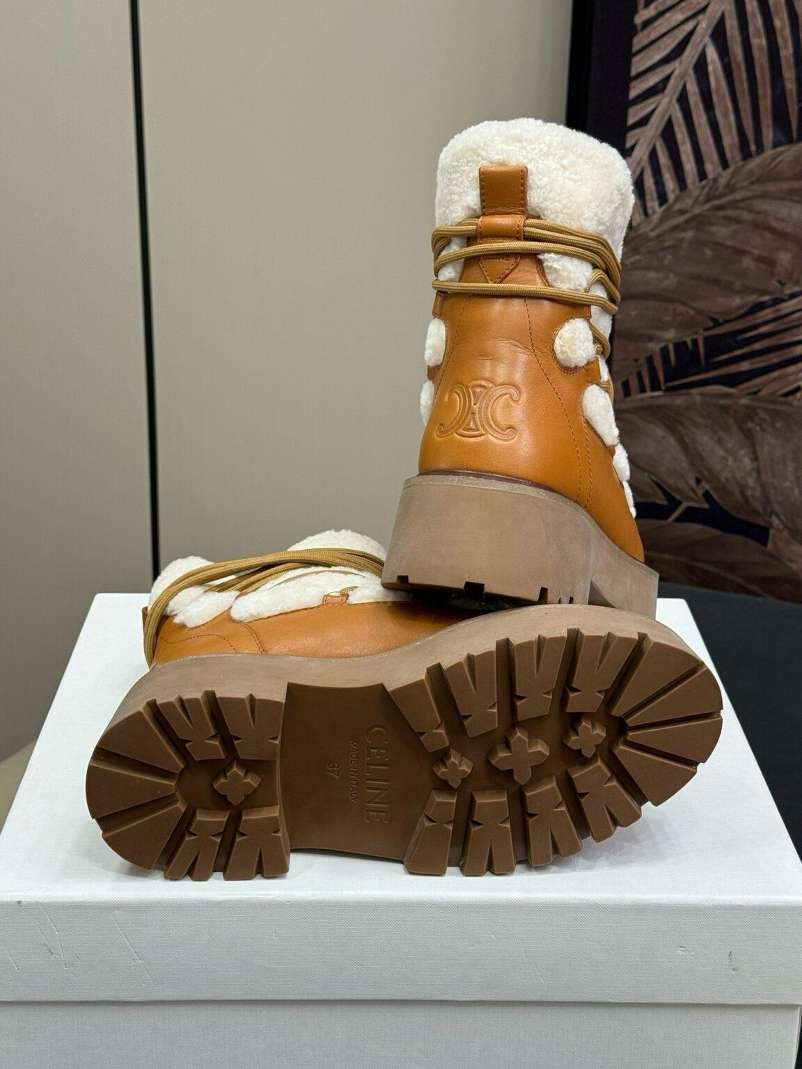 Celine S24 Kürklü ve Dana Derisinden Kalın Bağcıklı Bot - Glimmer of Luxury