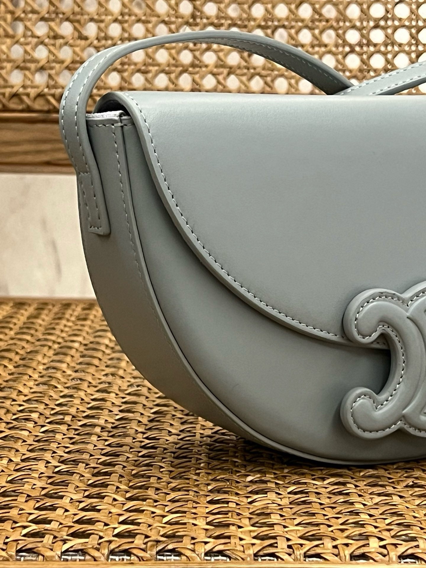 Celine Besace Triomphe 2025 