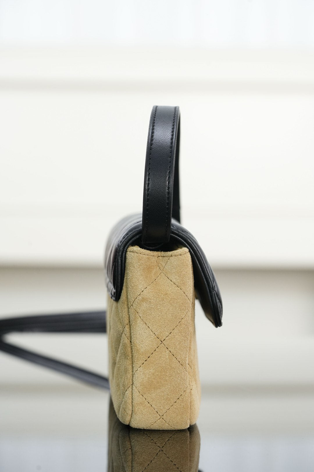 Chanel 25A Patchwork El Yapımı Deri Kapaklı Çanta – Süet Kuzu Derisi