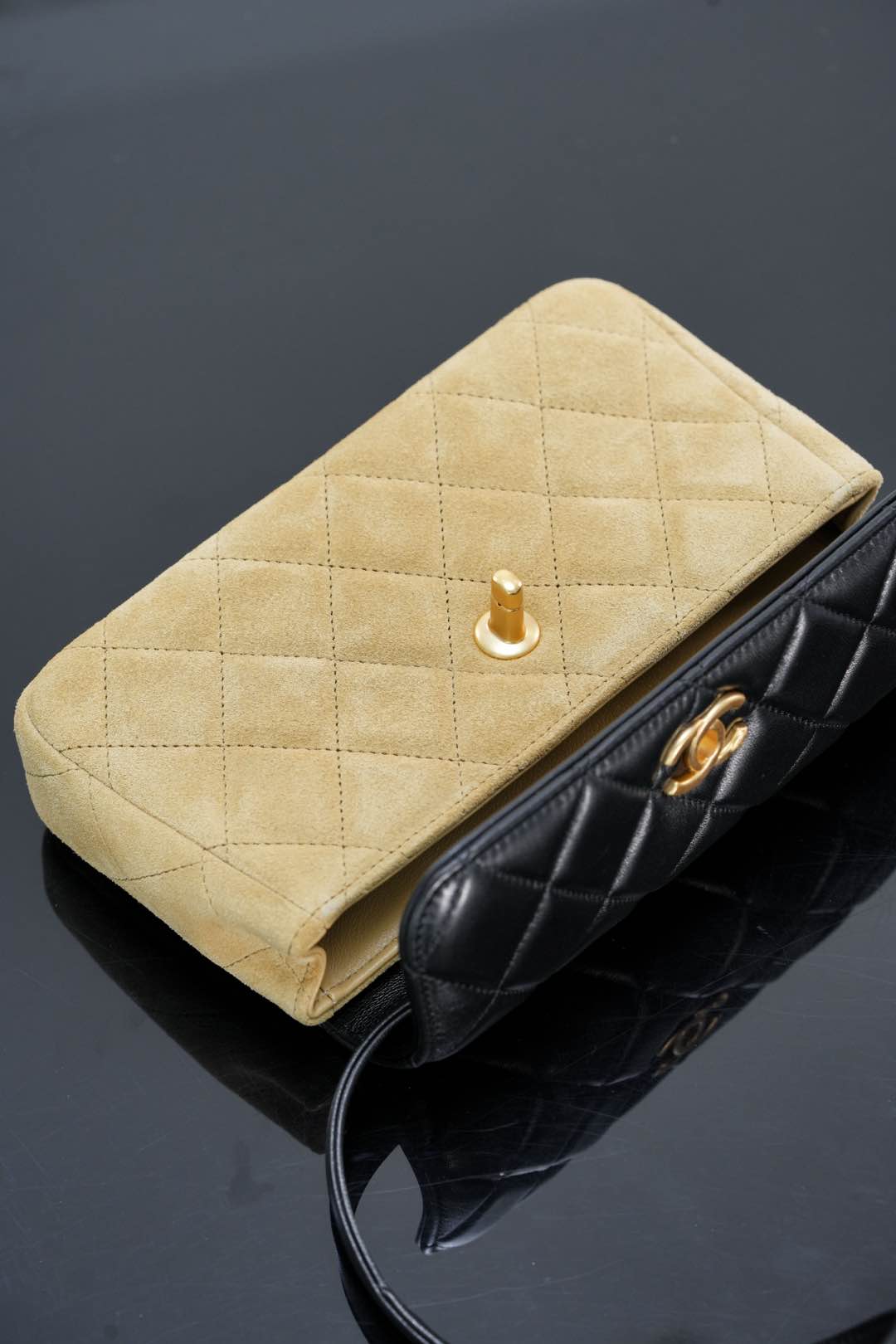 Chanel 25A حقيبة جلدية مغلقة يدوية الصنع - جلد خروف سويدي