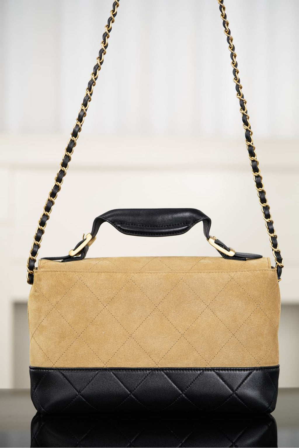 Chanel Gabrielle 25F Métiers d’Art – Renk Bloklu Süet Haberci Çanta