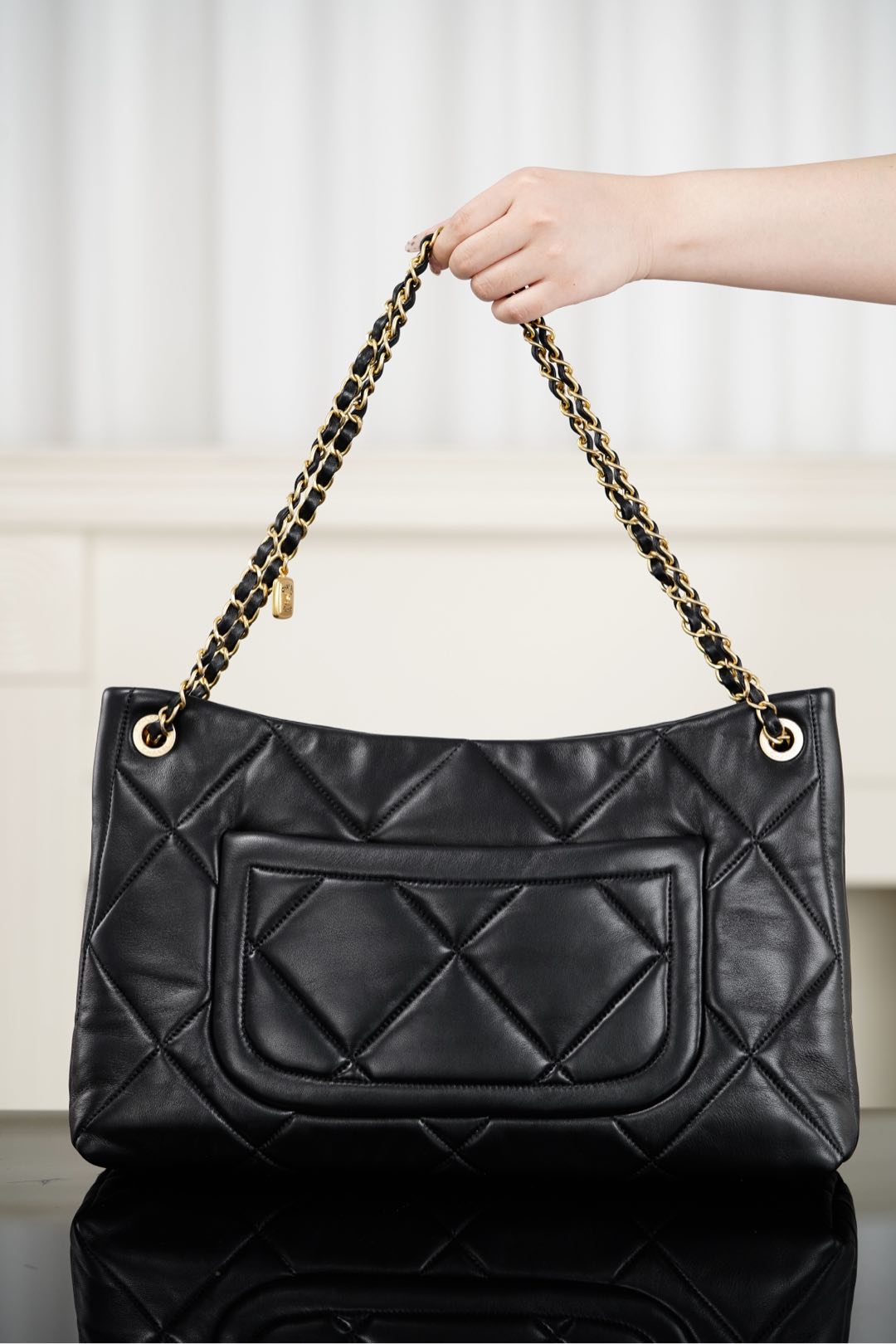Chanel 25K Hobo Shopping Bag – Black &amp; Gold Lambskin