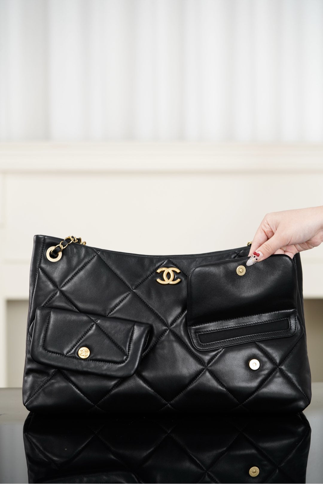 Chanel 25K Hobo Shopping Bag – Black &amp; Gold Lambskin