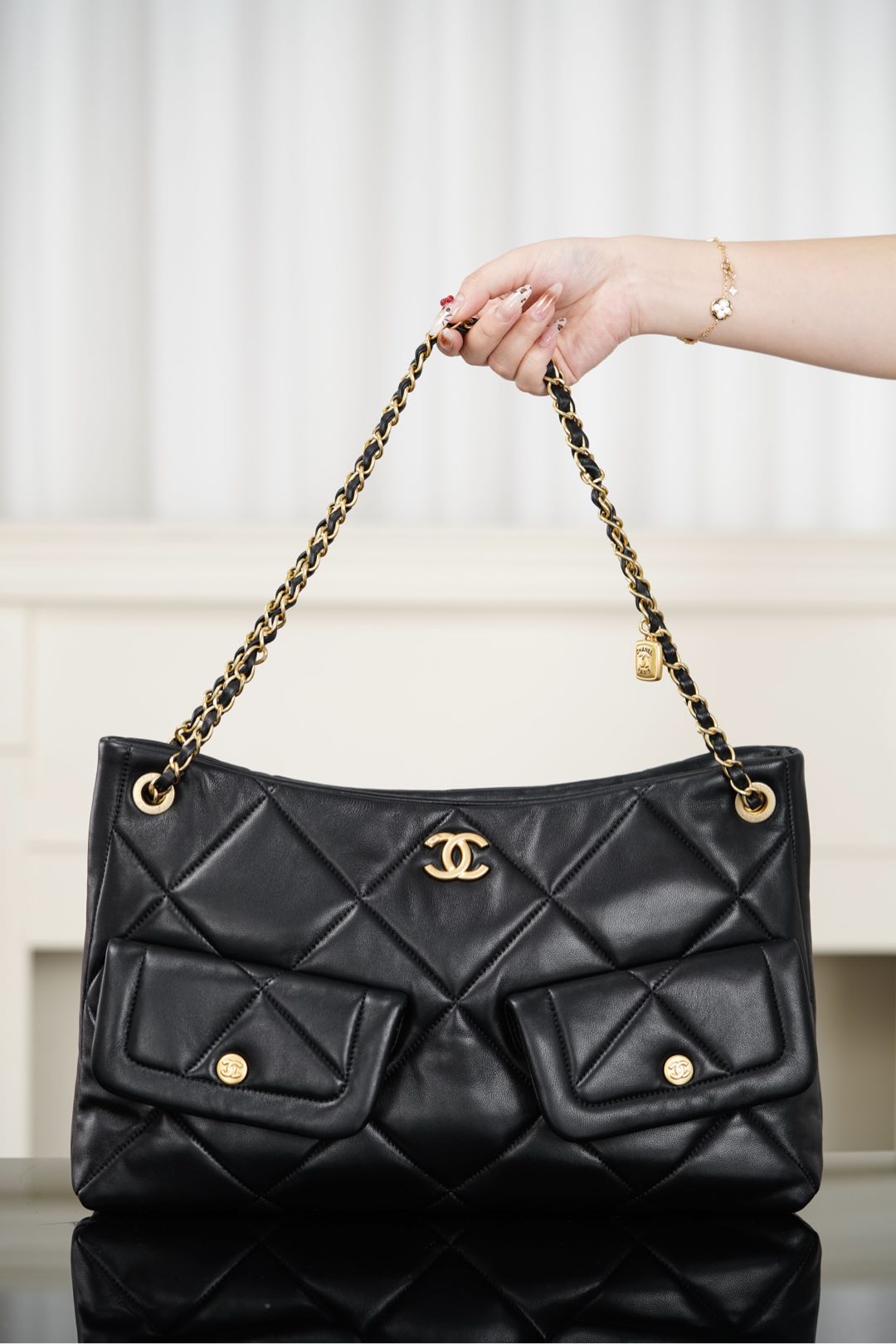 Chanel 25K Hobo Shopping Bag – Black &amp; Gold Lambskin
