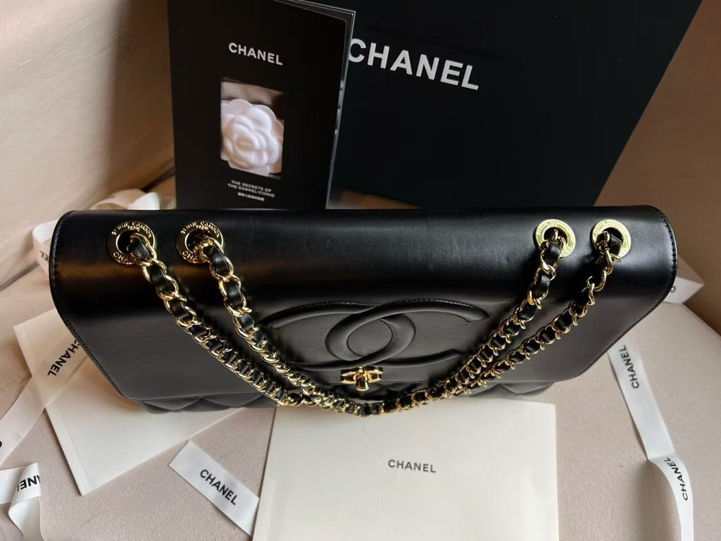 Chanel Siyah Kapitone Deri Maxi Vintage CC Kapaklı Omuz Çantası