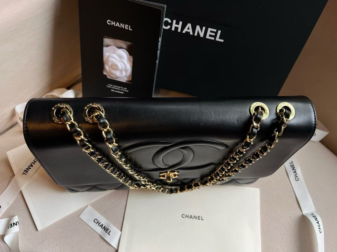 Chanel Siyah Kapitone Deri Maxi Vintage CC Kapaklı Omuz Çantası