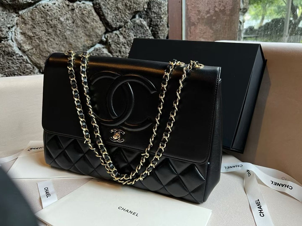 Chanel Siyah Kapitone Deri Maxi Vintage CC Kapaklı Omuz Çantası