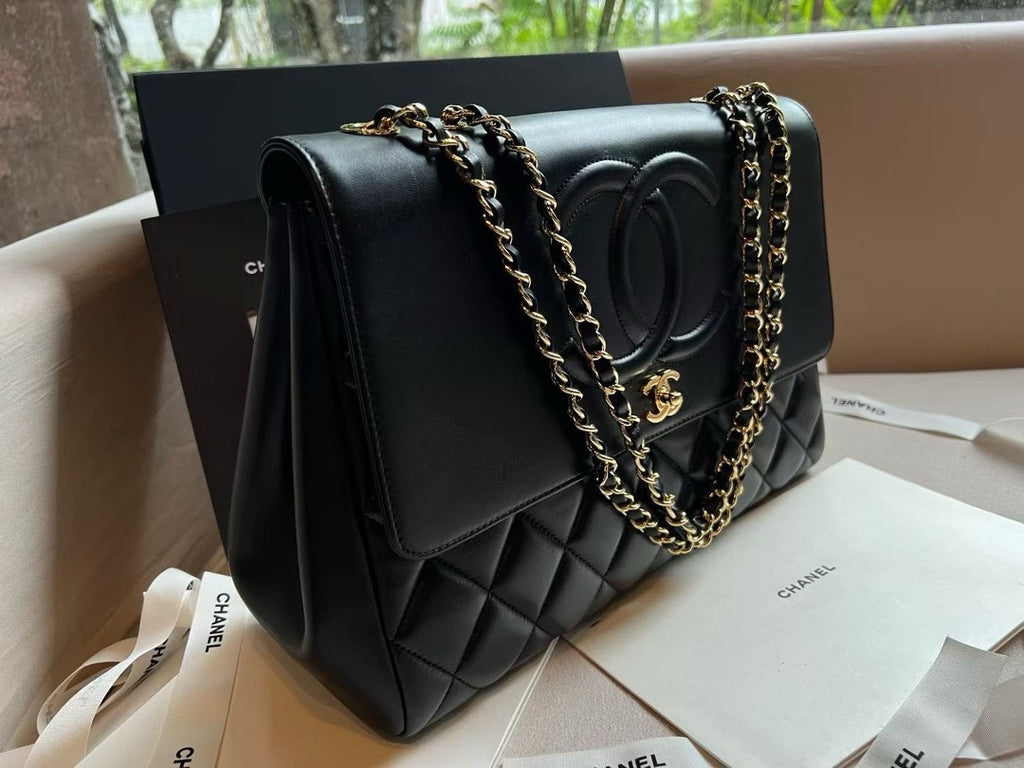 Chanel Siyah Kapitone Deri Maxi Vintage CC Kapaklı Omuz Çantası