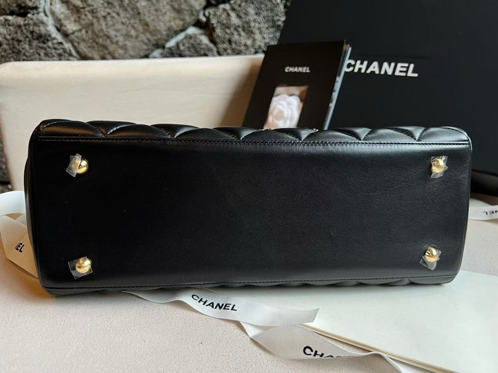 Chanel Siyah Kapitone Deri Maxi Vintage CC Kapaklı Omuz Çantası
