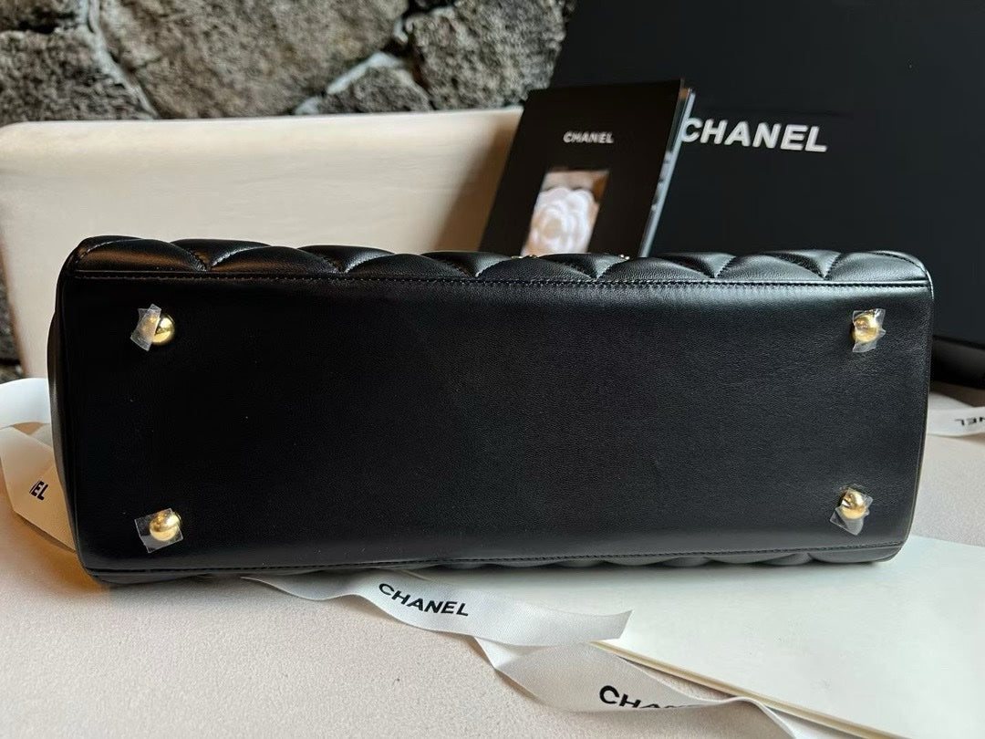 Chanel Siyah Kapitone Deri Maxi Vintage CC Kapaklı Omuz Çantası