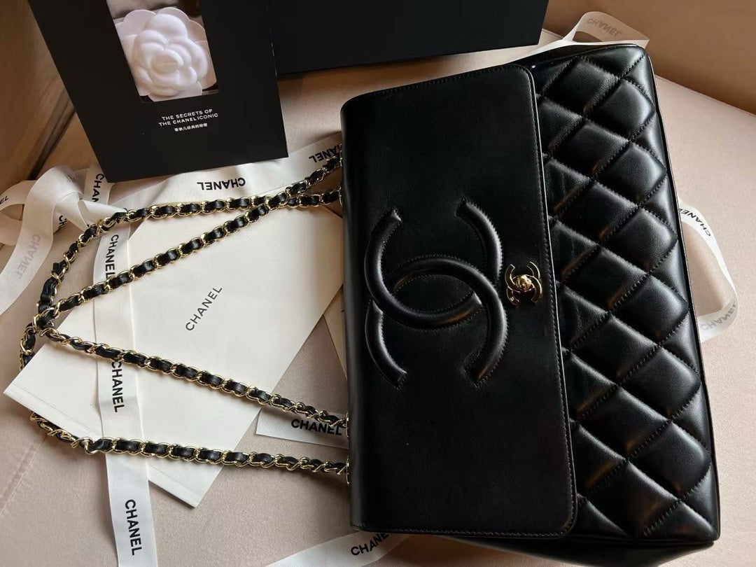 Chanel Siyah Kapitone Deri Maxi Vintage CC Kapaklı Omuz Çantası