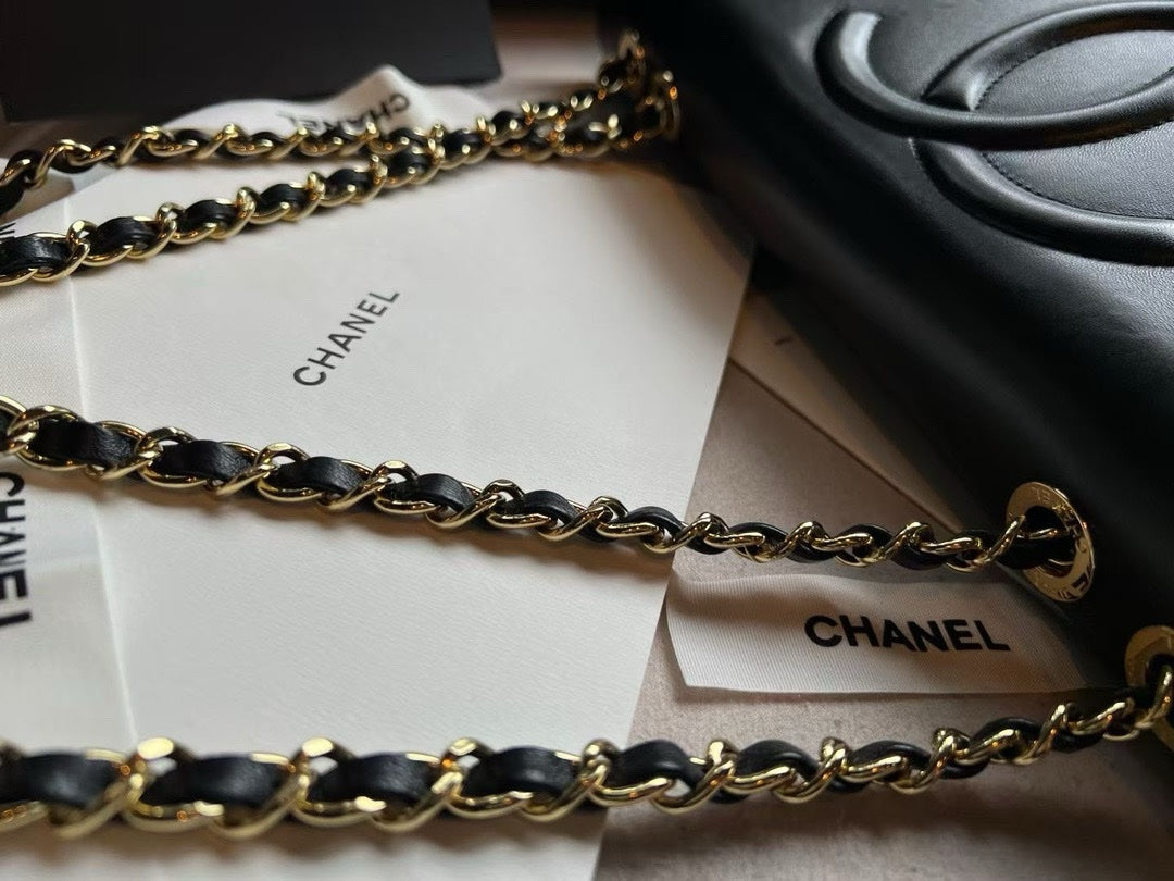 Chanel Siyah Kapitone Deri Maxi Vintage CC Kapaklı Omuz Çantası