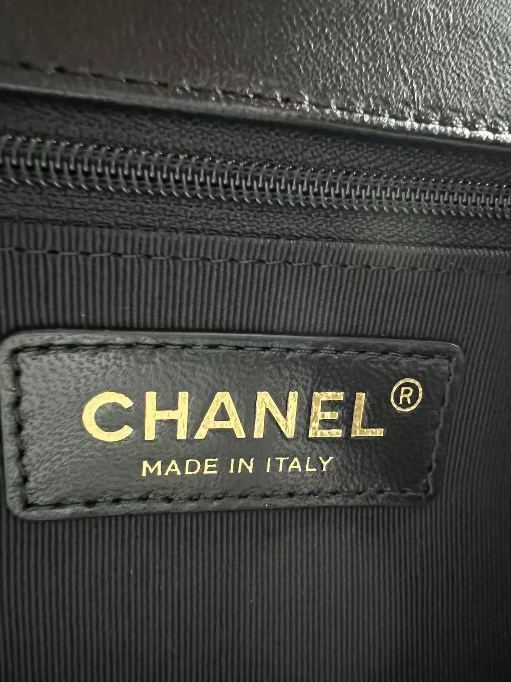 Chanel Siyah Kapitone Deri Maxi Vintage CC Kapaklı Omuz Çantası