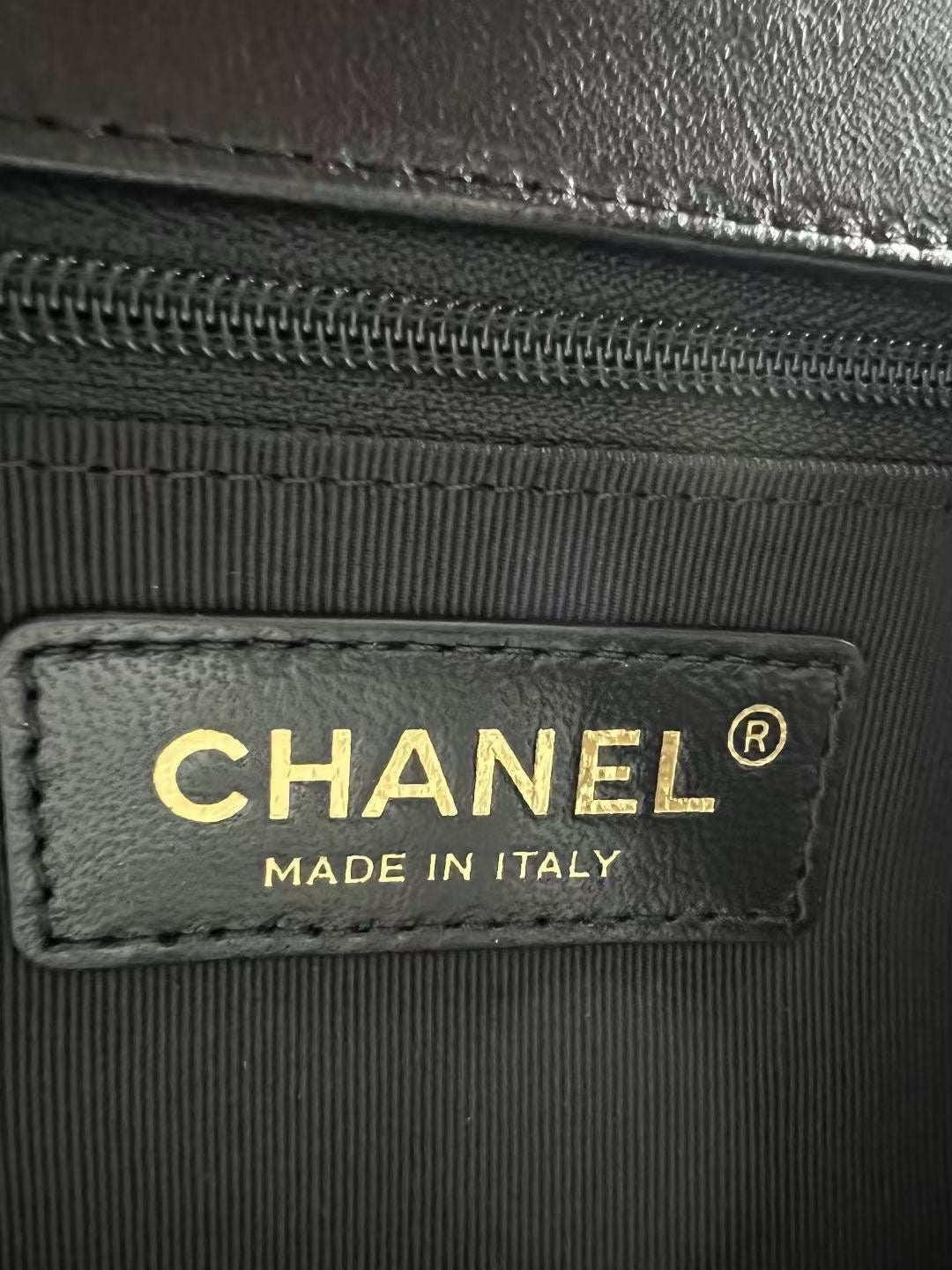 Chanel Siyah Kapitone Deri Maxi Vintage CC Kapaklı Omuz Çantası