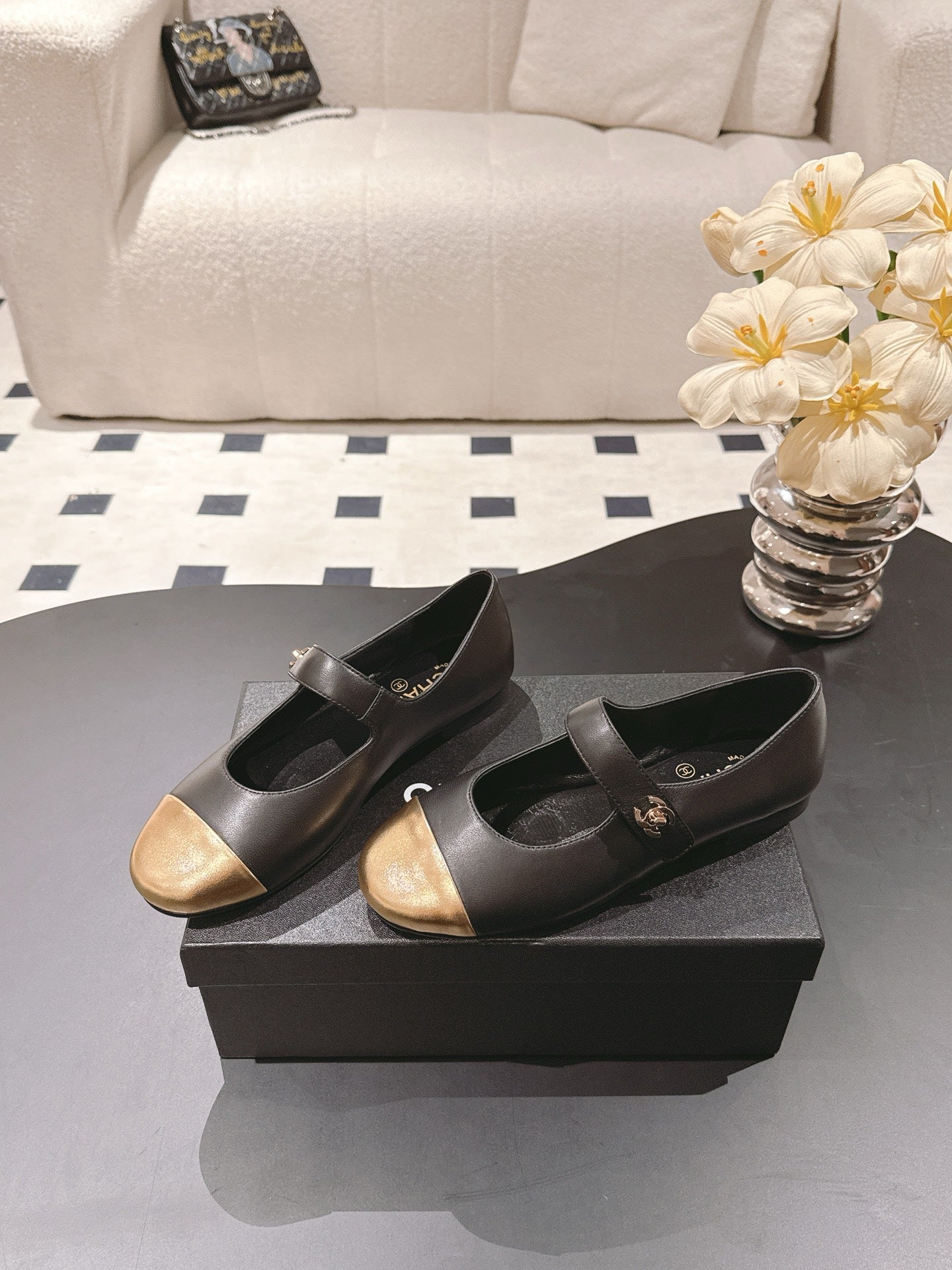 Chanel 25/FW – Sırt Çantası Tokalı Mary Jane Deri Ayakkabı