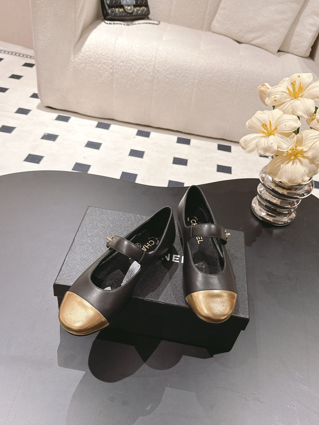 Chanel 25/FW – Sırt Çantası Tokalı Mary Jane Deri Ayakkabı