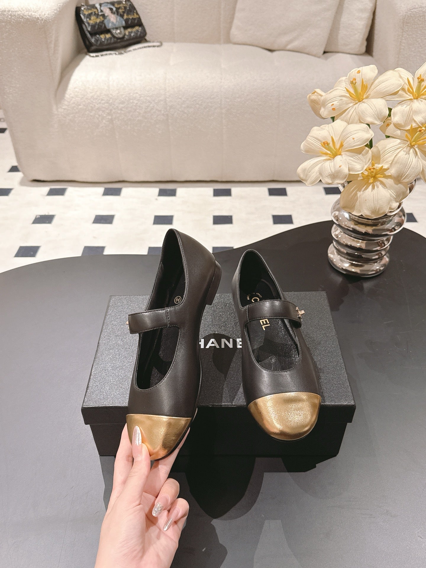 Chanel 25/FW – Sırt Çantası Tokalı Mary Jane Deri Ayakkabı