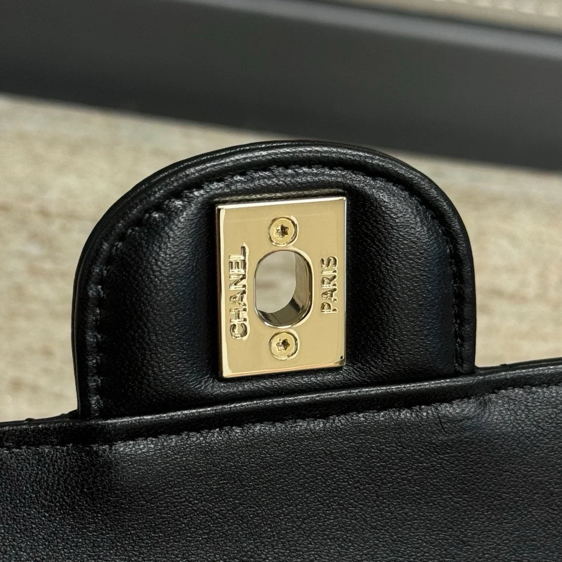 Chanel 24A Klasik Flap Mini Buğday Kulak Sapı Çanta - Glimmer of Luxury