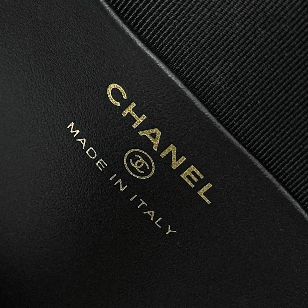 Chanel 24b 2024/25 Büküm Zincir Saplı Hobo Öğle Yemeği Kutusu Çantası - Glimmer of Luxury