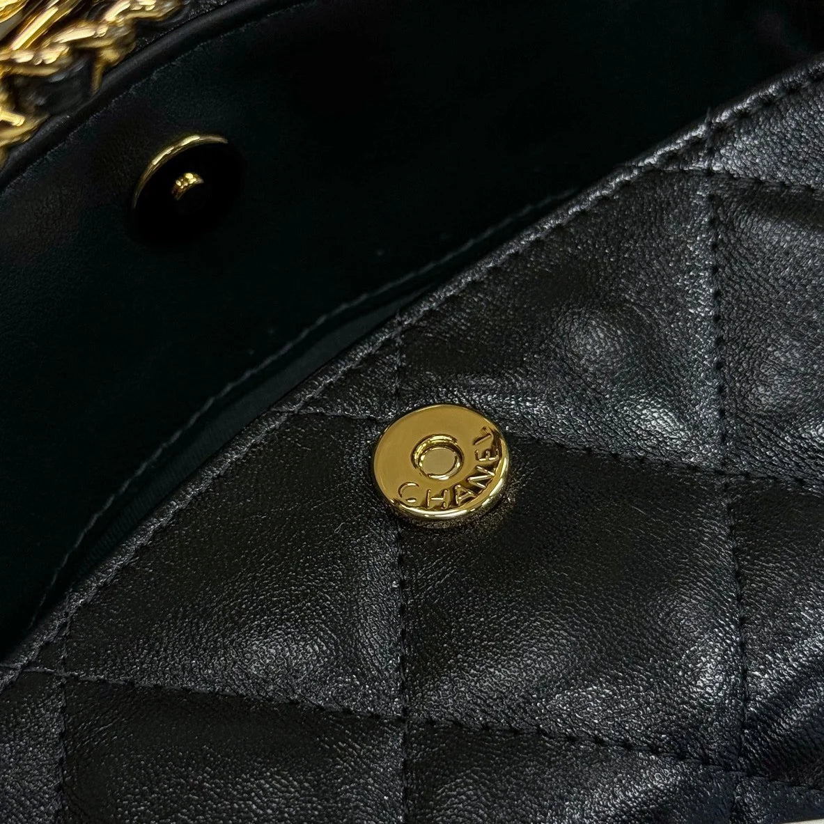 Chanel 24b 2024/25 Büküm Zincir Saplı Hobo Öğle Yemeği Kutusu Çantası - Glimmer of Luxury