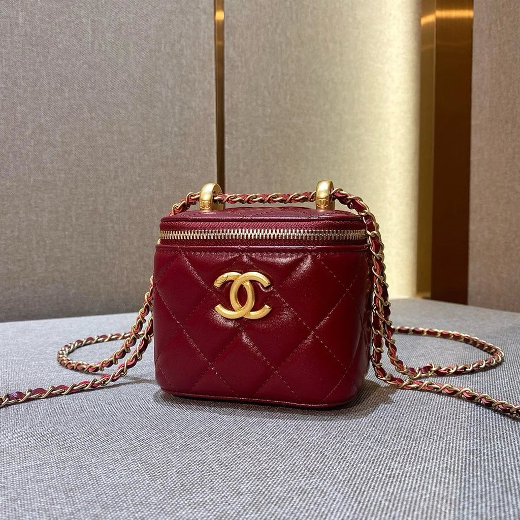 Chanel 21A Dana Derisi Perfect Fit Mini Vanity - Glimmer of Luxury