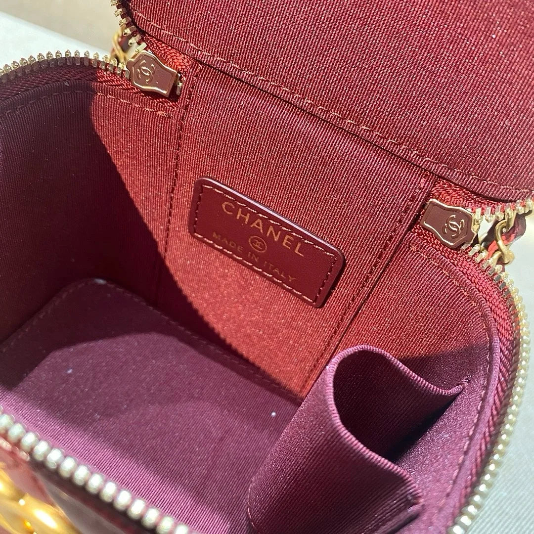 Chanel 21A Dana Derisi Perfect Fit Mini Vanity - Glimmer of Luxury