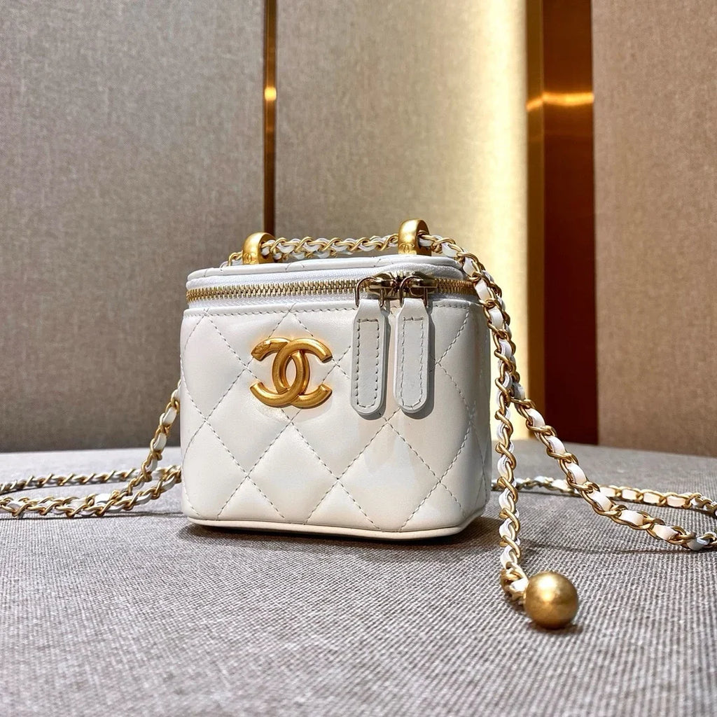 Chanel 21A Dana Derisi Perfect Fit Mini Vanity - Glimmer of Luxury