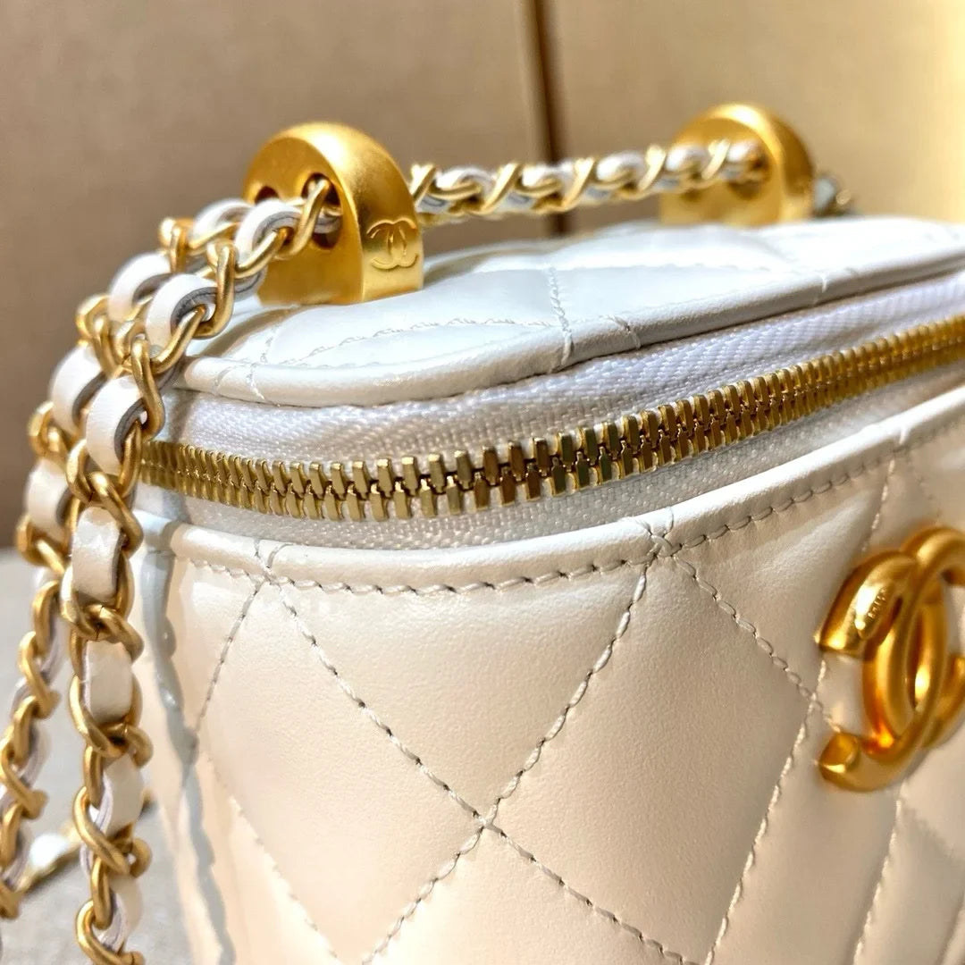 Chanel 21A Dana Derisi Perfect Fit Mini Vanity - Glimmer of Luxury