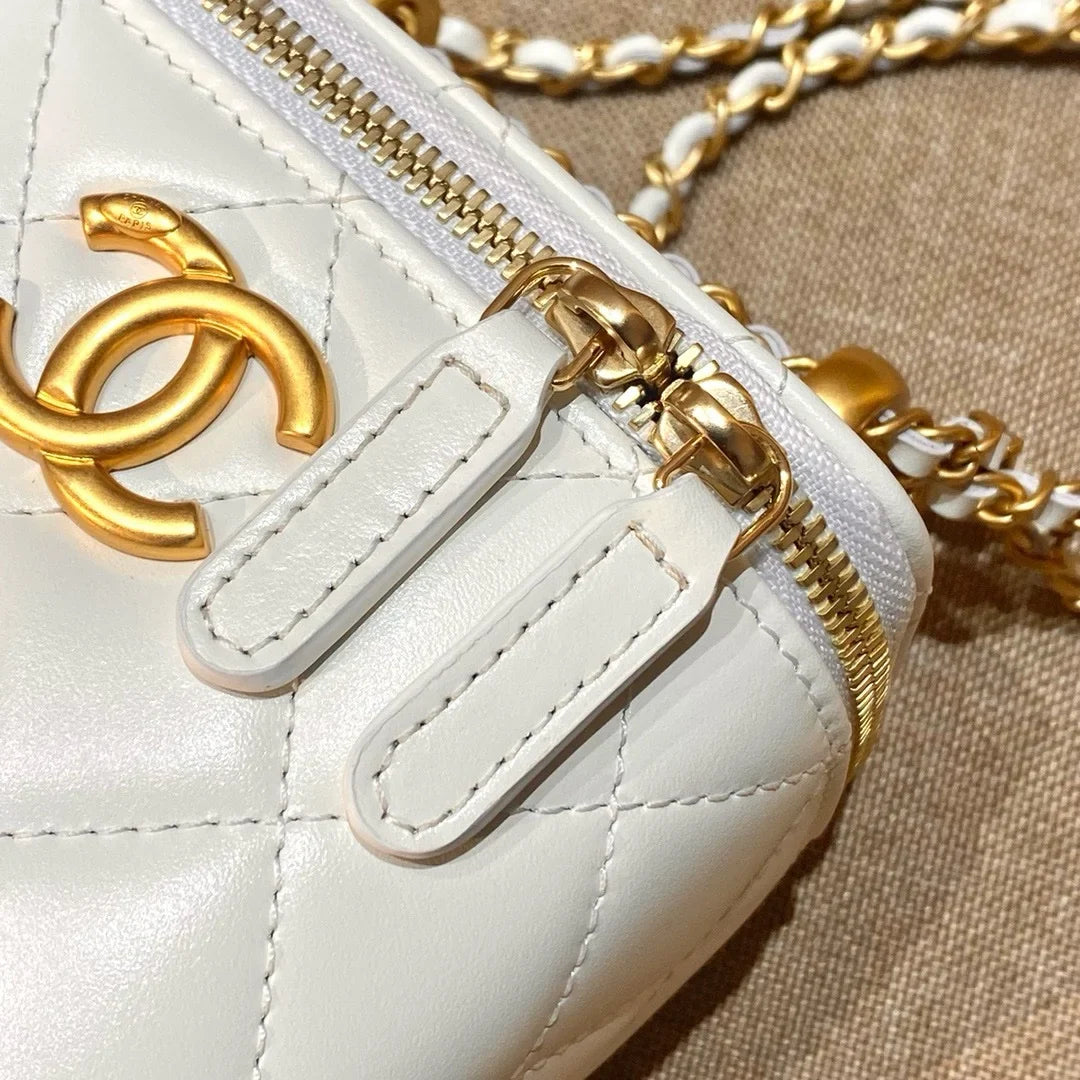 Chanel 21A Dana Derisi Perfect Fit Mini Vanity - Glimmer of Luxury