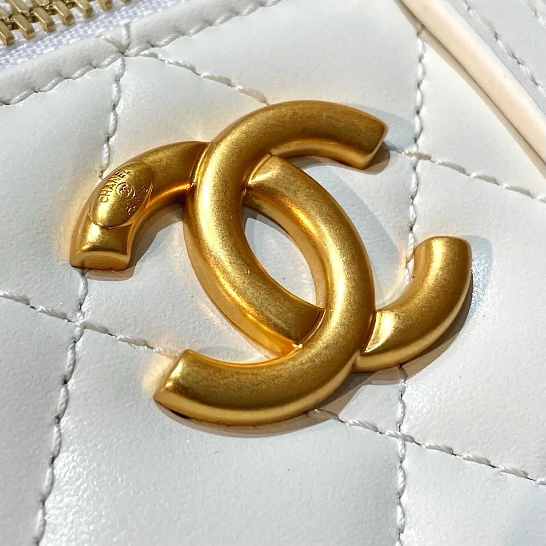 Chanel 21A Dana Derisi Perfect Fit Mini Vanity - Glimmer of Luxury