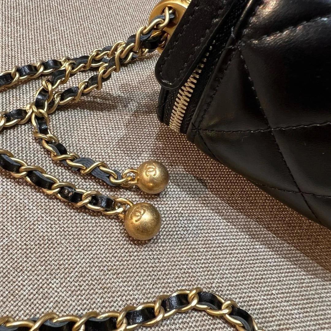 Chanel 21A Dana Derisi Perfect Fit Mini Vanity - Glimmer of Luxury