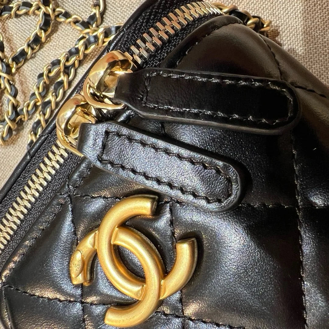 Chanel 21A Dana Derisi Perfect Fit Mini Vanity - Glimmer of Luxury