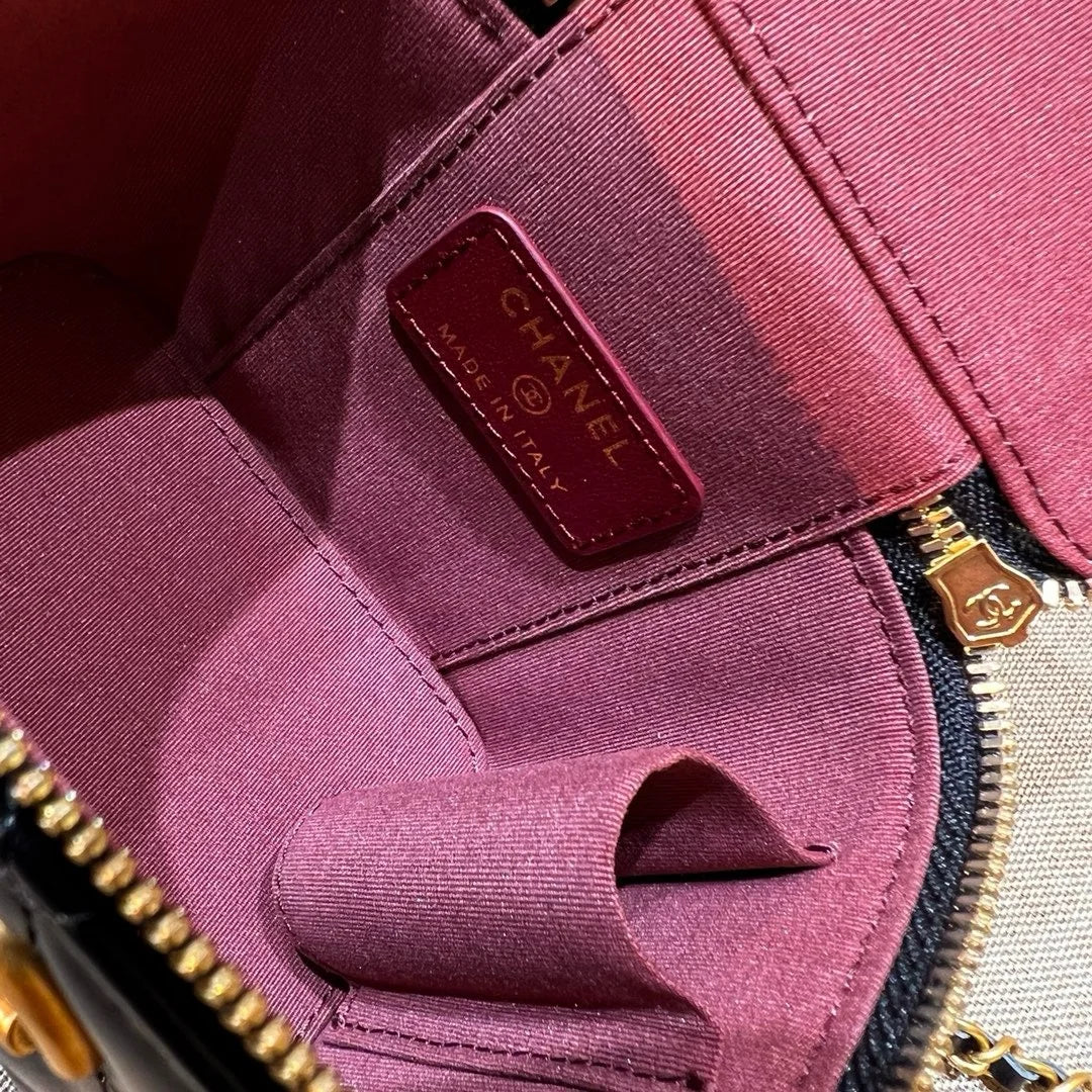 Chanel 21A Dana Derisi Perfect Fit Mini Vanity - Glimmer of Luxury