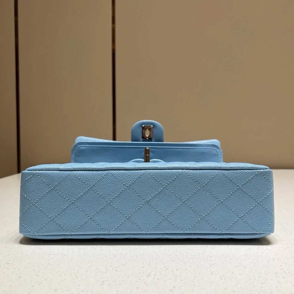 Chanel Flap Orta Boy Çanta Havyar Deri 2024 Mavi - Glimmer of Luxury