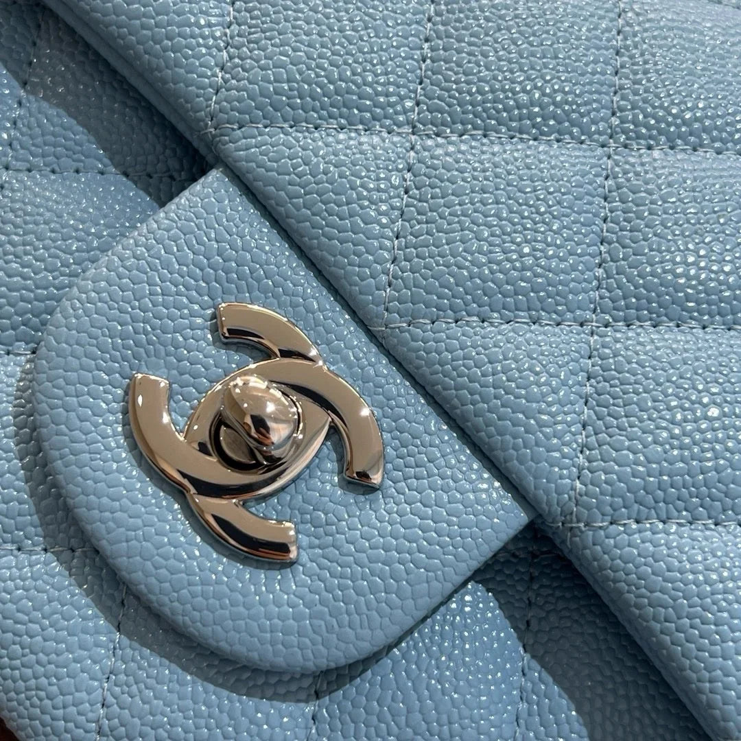 Chanel Flap Orta Boy Çanta Havyar Deri 2024 Mavi - Glimmer of Luxury