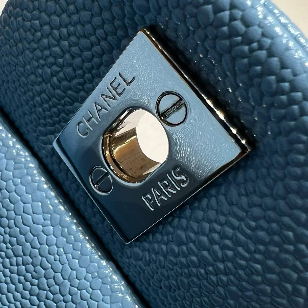 Chanel Flap Orta Boy Çanta Havyar Deri 2024 Mavi - Glimmer of Luxury