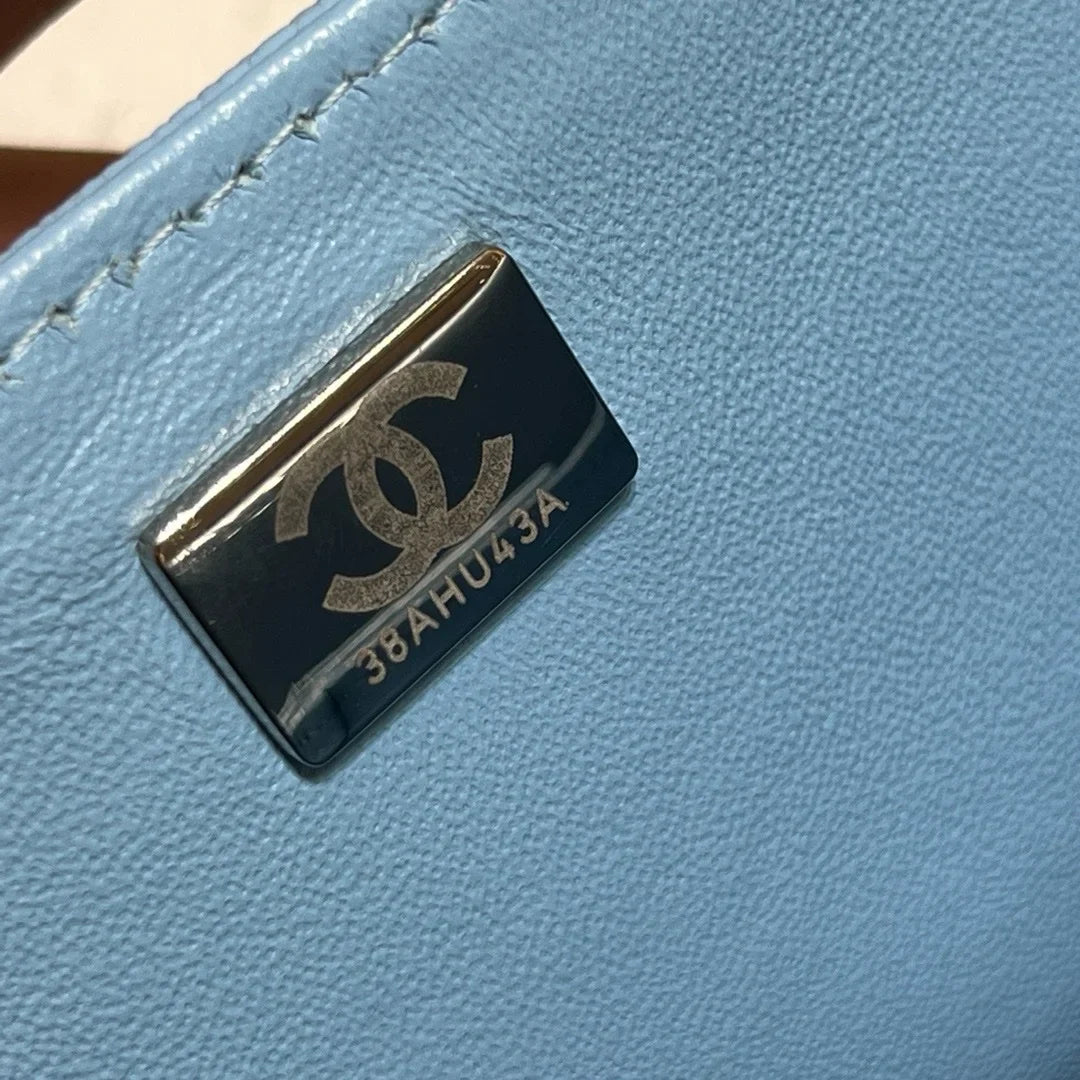 Chanel Flap Orta Boy Çanta Havyar Deri 2024 Mavi - Glimmer of Luxury