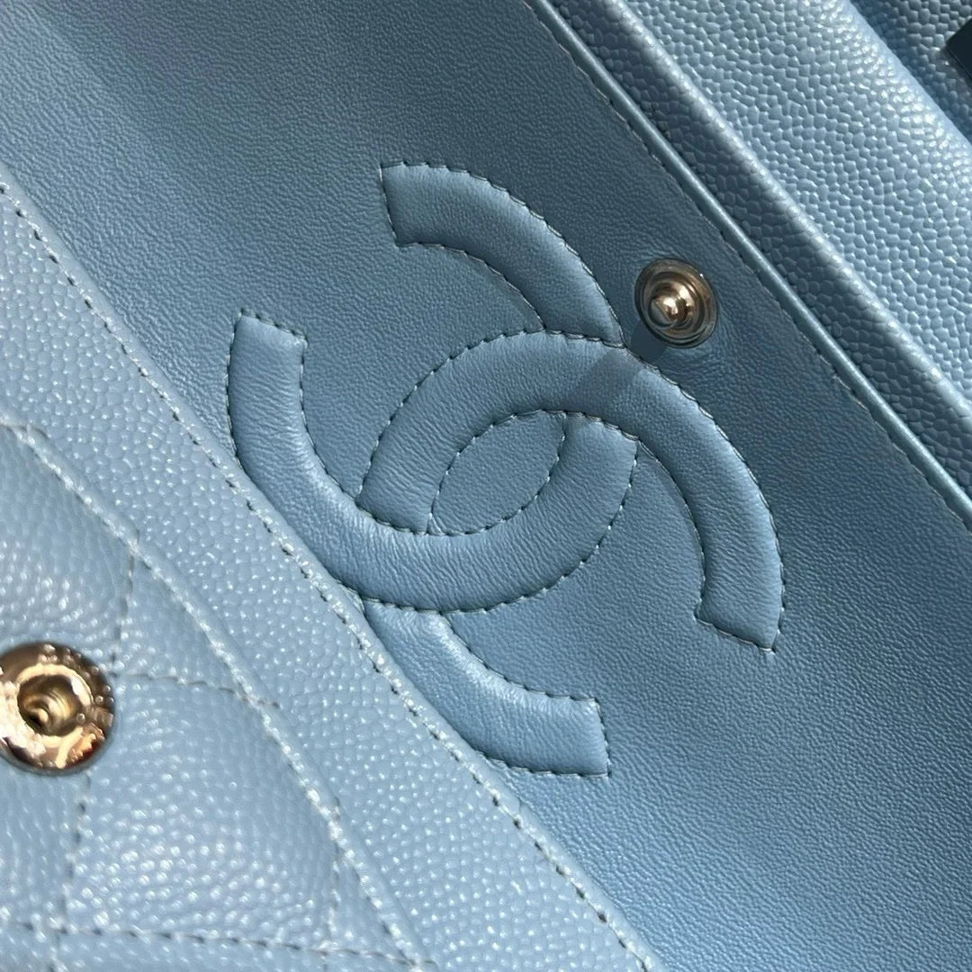 Chanel Flap Orta Boy Çanta Havyar Deri 2024 Mavi - Glimmer of Luxury