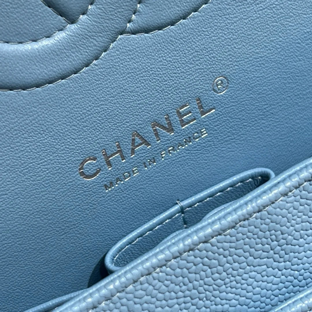 Chanel Flap Orta Boy Çanta Havyar Deri 2024 Mavi - Glimmer of Luxury