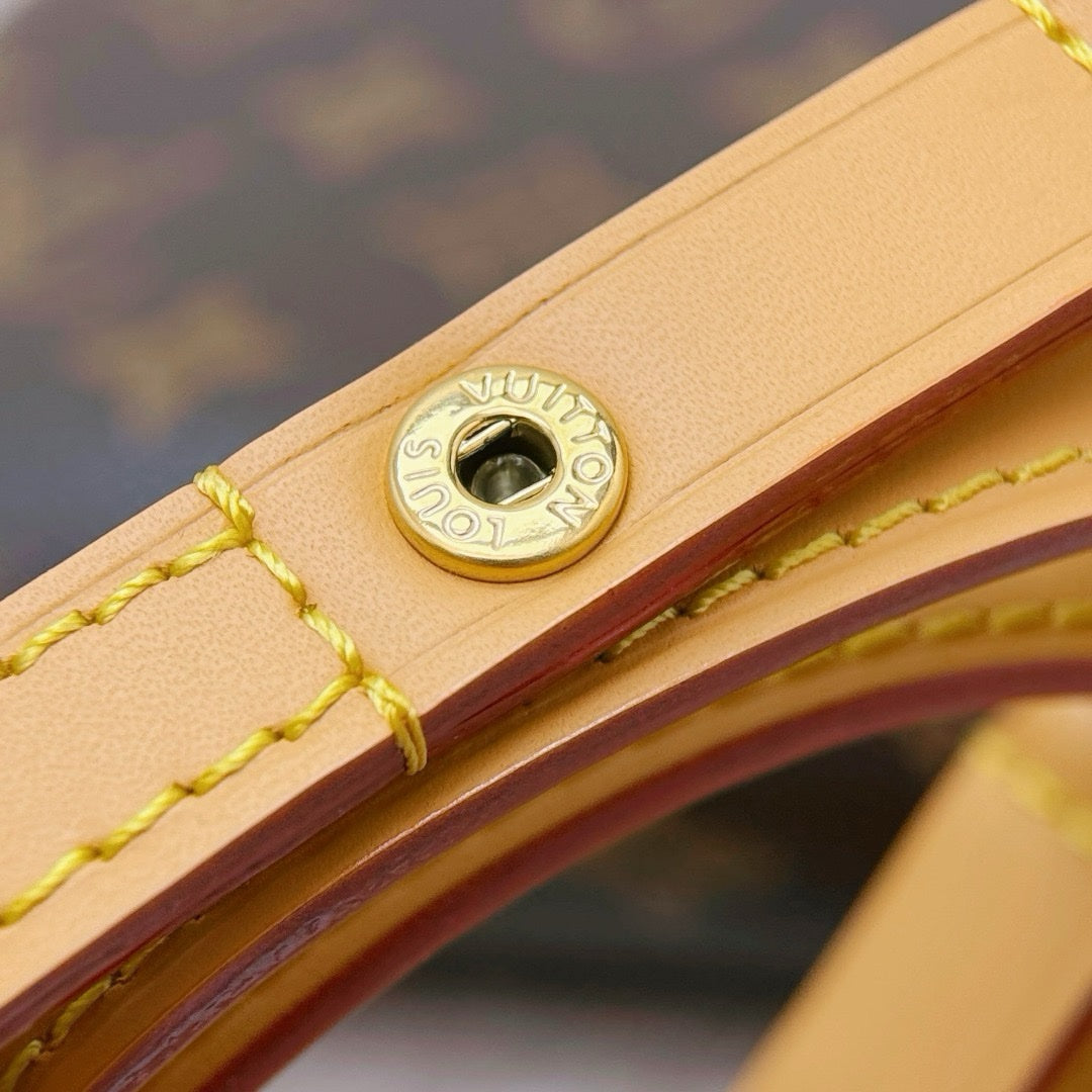 LV Zincirli Cüzdan Ivy Monogram Tuval - Glimmer of Luxury