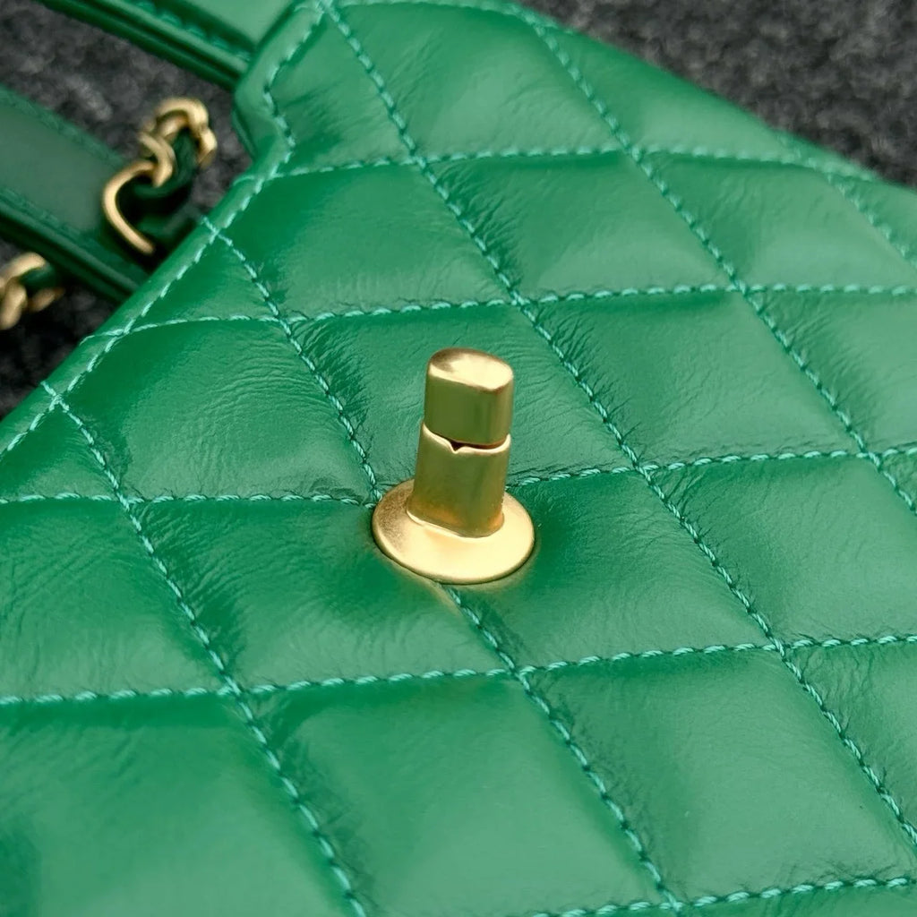 Chanel Kelly Alışveriş Çantası Parlak Eskitme Dana Derisi ve Altın Donanım Yeşil (Mini) - Glimmer of Luxury