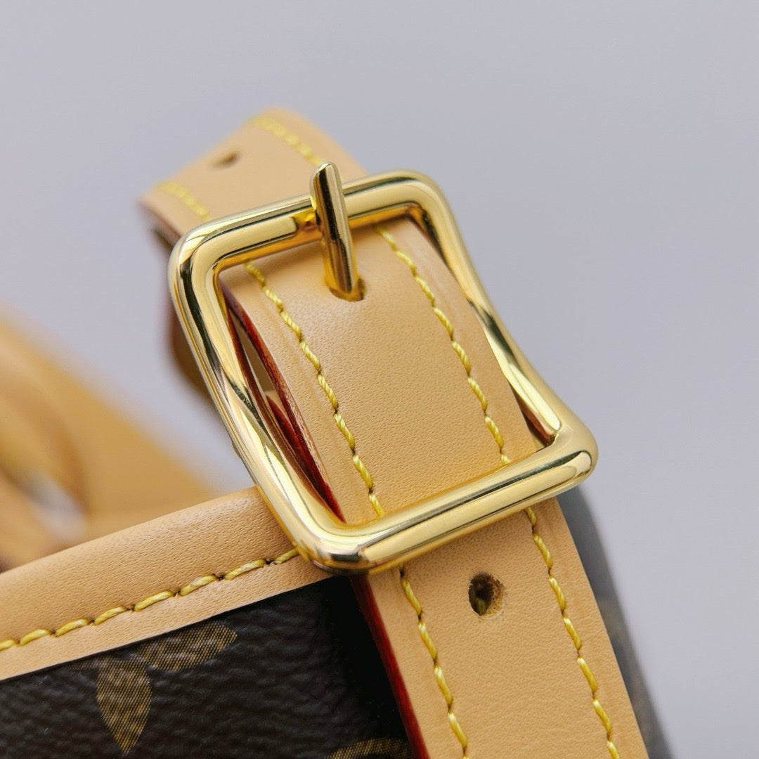 LV MM Carryall Çanta - Glimmer of Luxury