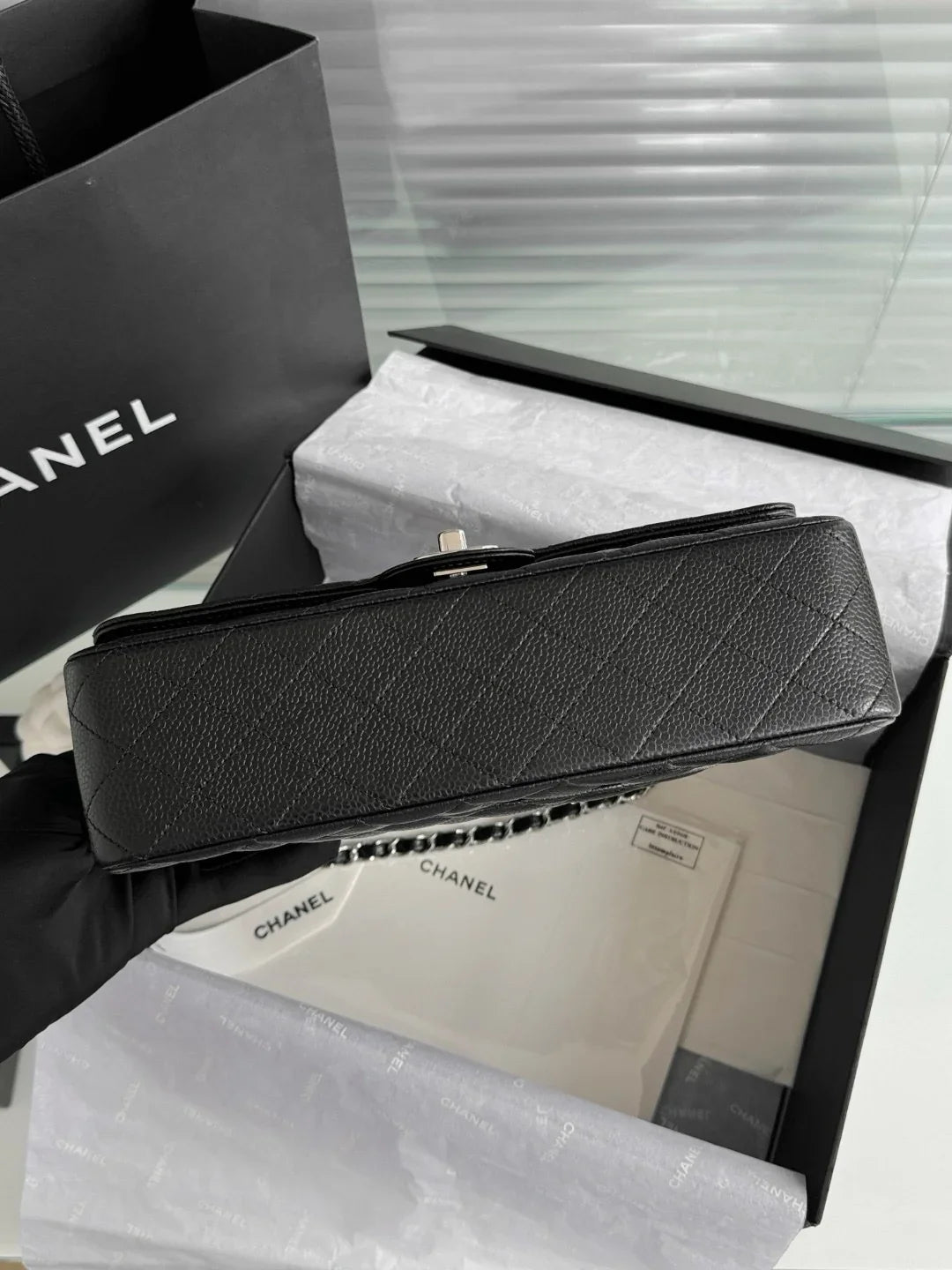Chanel Flap Orta Boy Çanta Havyar Deri Otantik Kalite 2024 - Glimmer of Luxury
