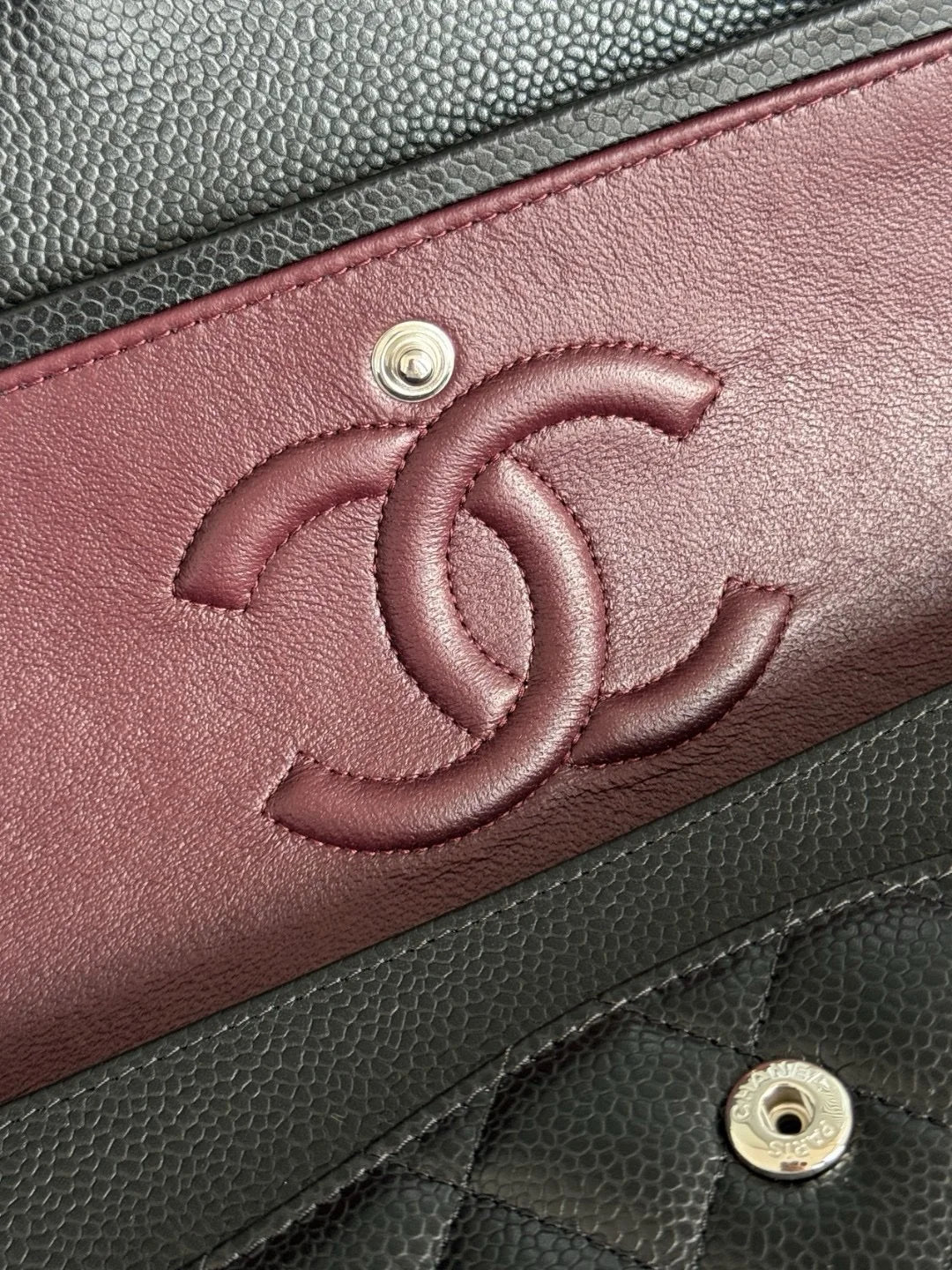 Chanel Flap Orta Boy Çanta Havyar Deri Otantik Kalite 2024 - Glimmer of Luxury