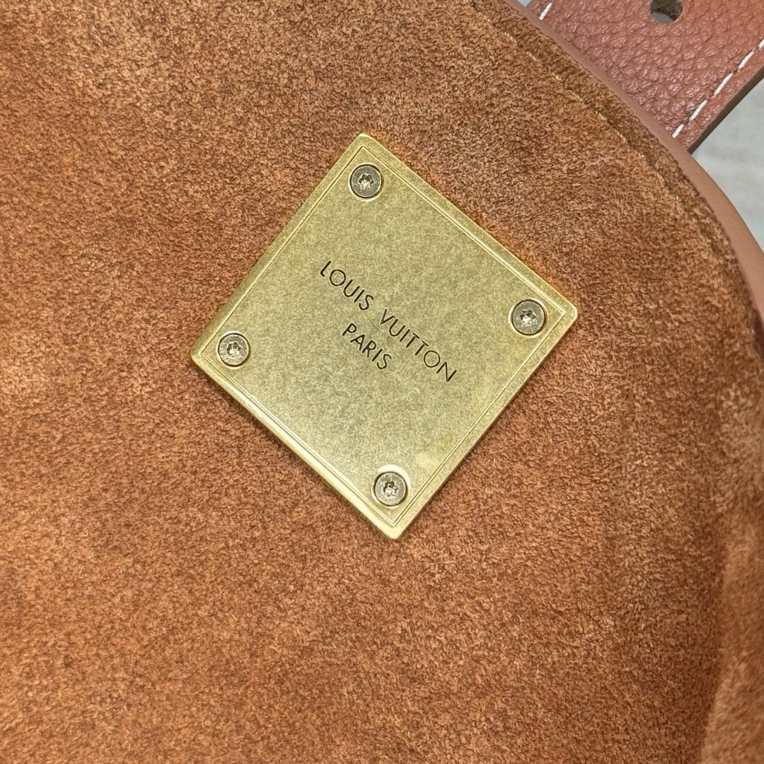 LV Düşük Anahtar Cabas MM - Glimmer of Luxury