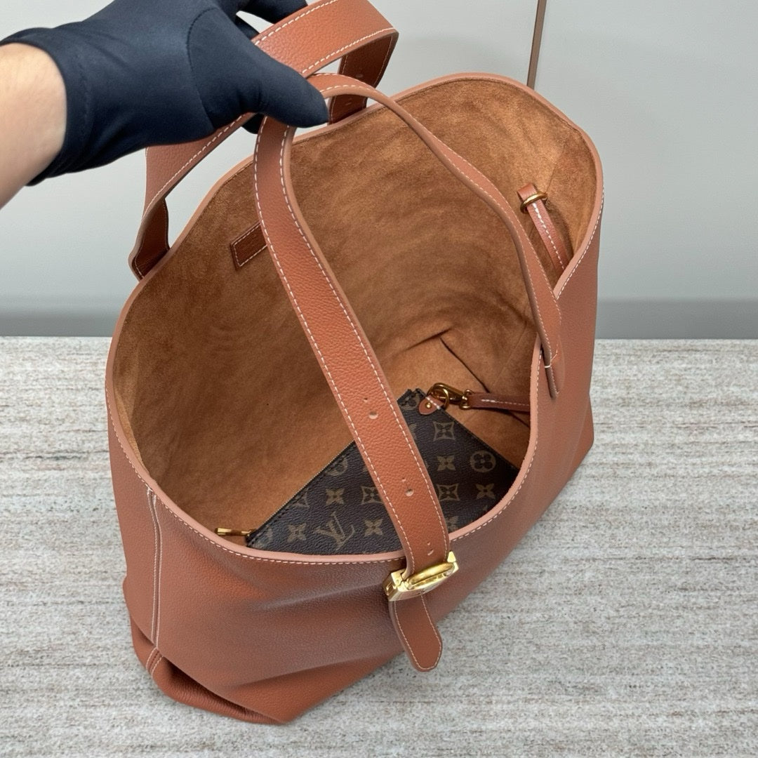 LV Düşük Anahtar Cabas MM - Glimmer of Luxury