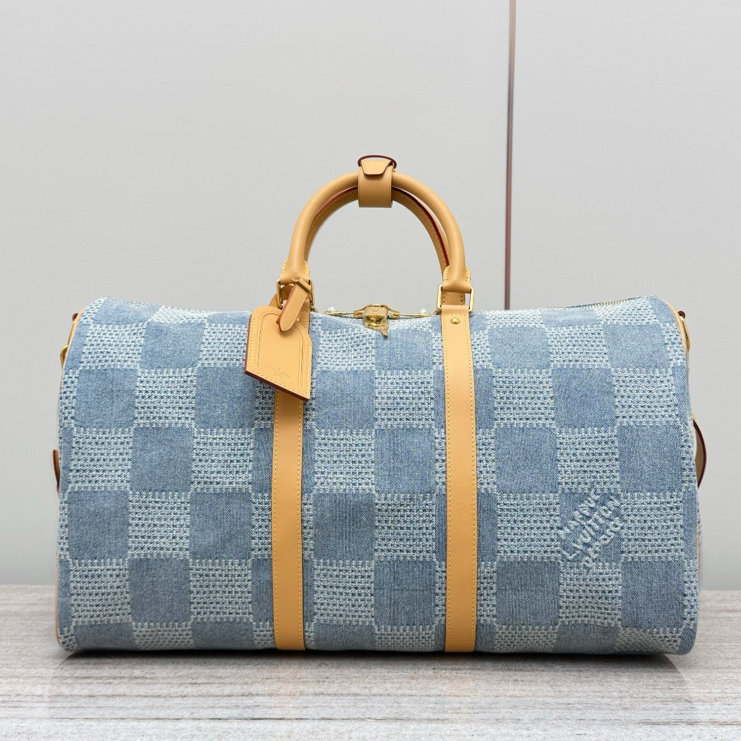 LV Keepall Bandoulière 50 - Glimmer of Luxury