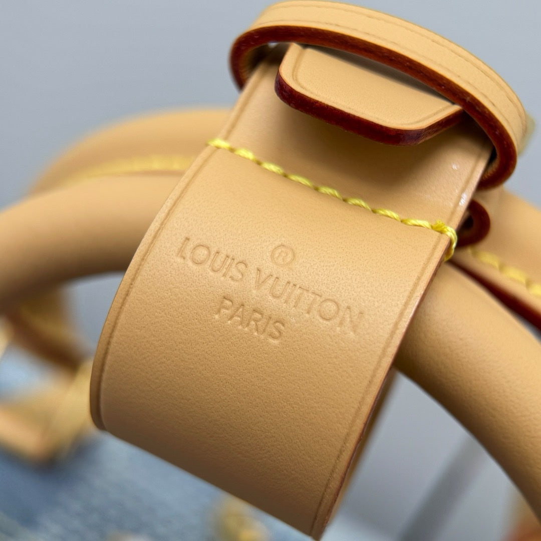 LV Keepall Bandoulière 50 - Glimmer of Luxury