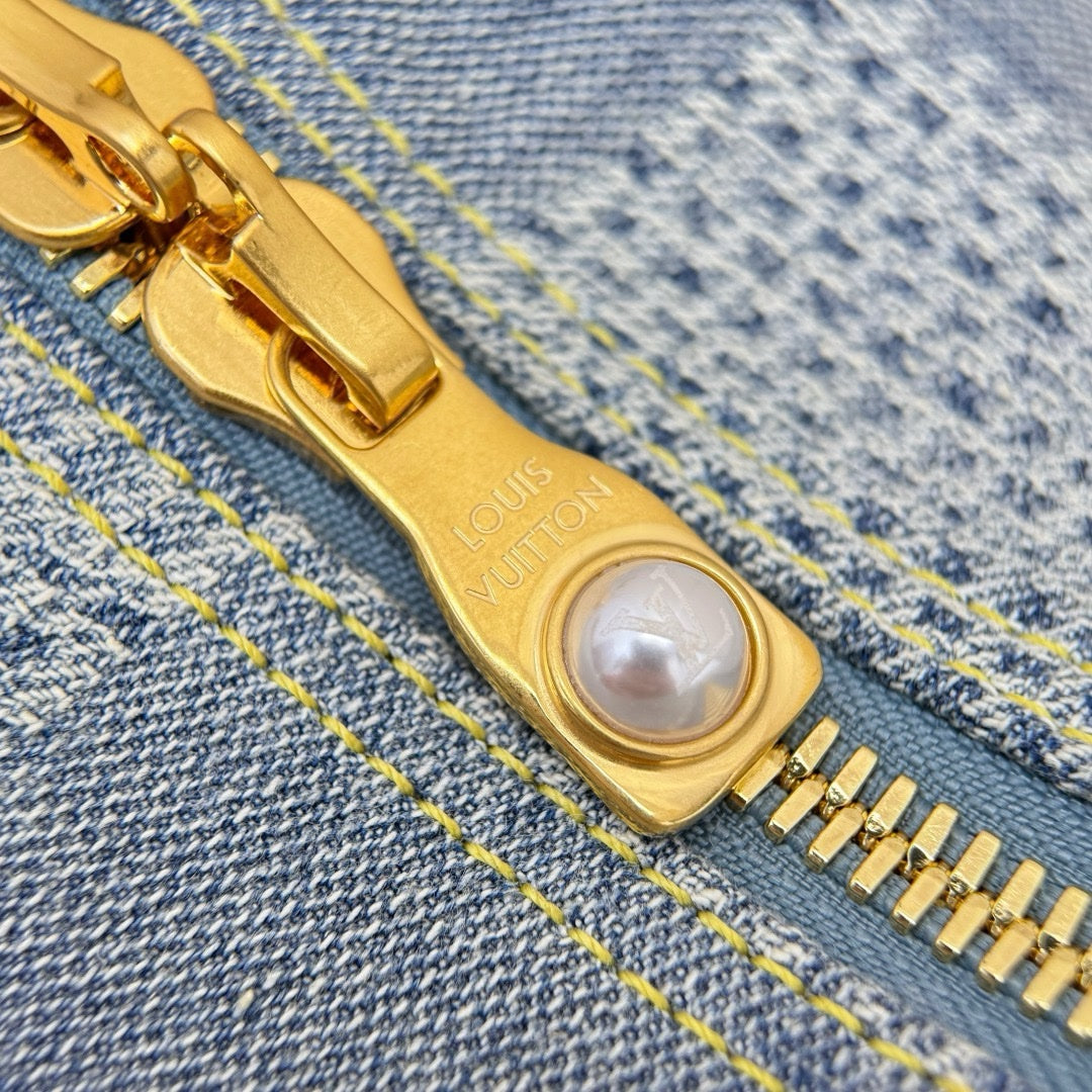 LV Keepall Bandoulière 50 - Glimmer of Luxury